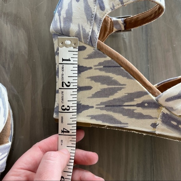 TOMS Womens Printed Hemp Strappy Wedge Sandal Ikat Blue & White size: 9.5 - Picture 3 of 10